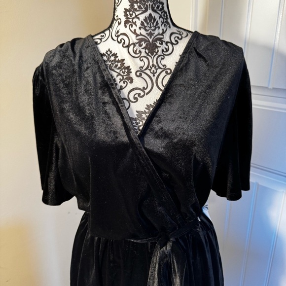 Draper James Flutter Sleeve Tie Waist Velvet Dress NWT - Picture 7 of 10